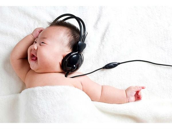 Âm nhạc tác động tới trí não và kích thích quá trình phát triển của trẻ